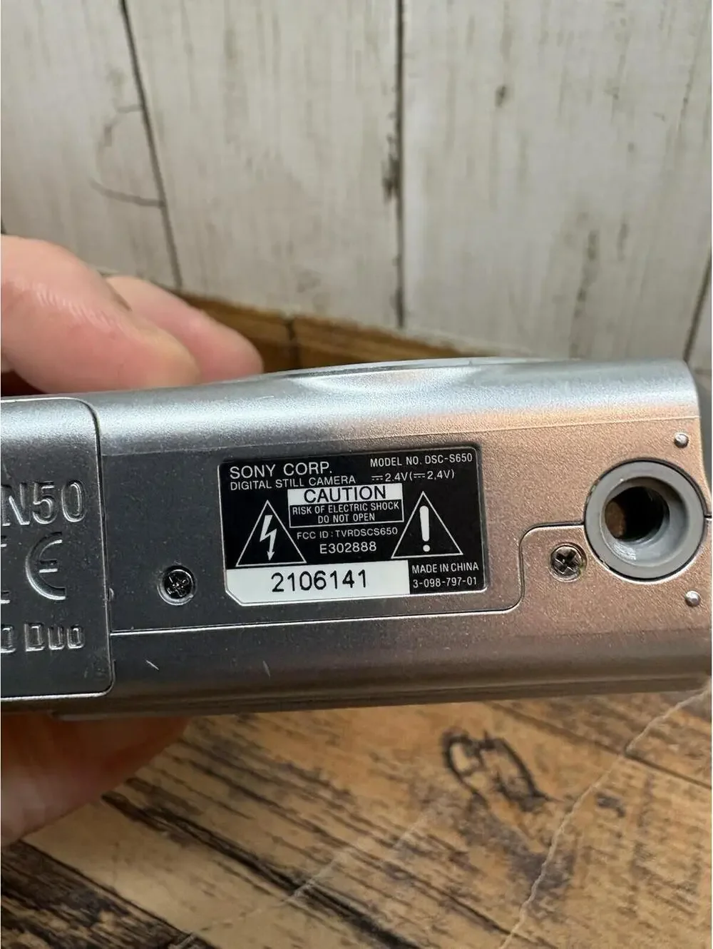 Sony Cyber-shot DSC-S650 7.2MP Digital Camera Silver 3X Optical Zoom FOR PARTS